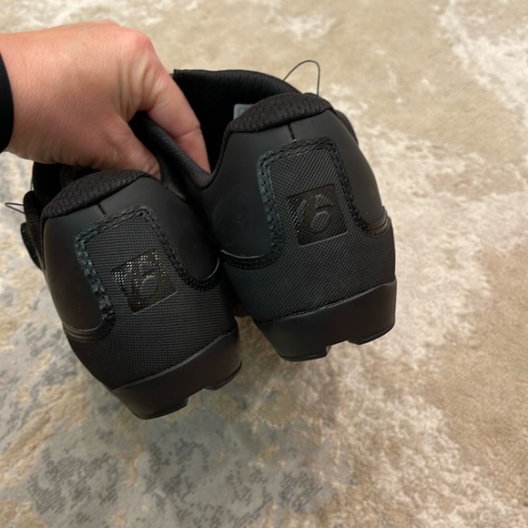 Bontrager
Foray Mountain Shoe good condition size 8.5 - Picture 3 of 11